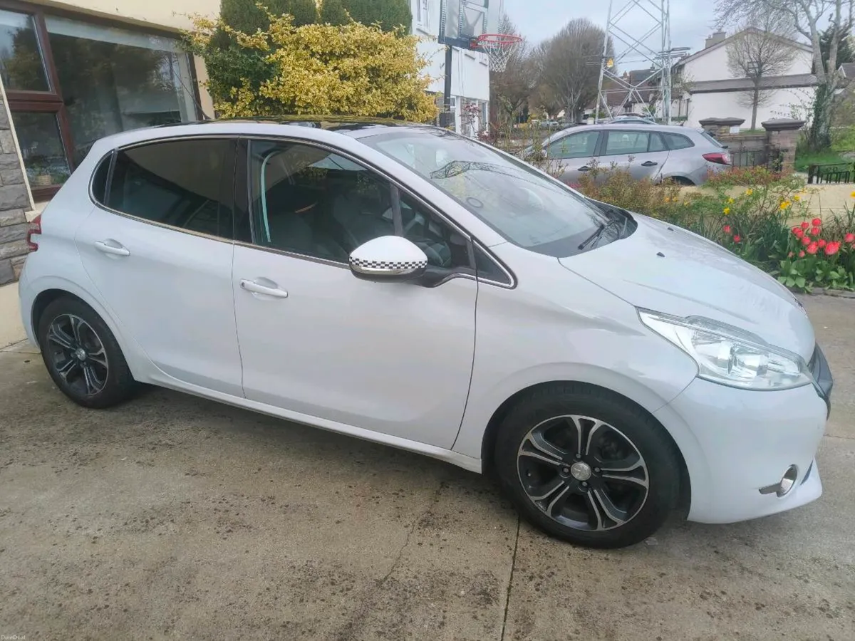 Peugeot 208, 1.2l hatchback petrol automatic - Image 2