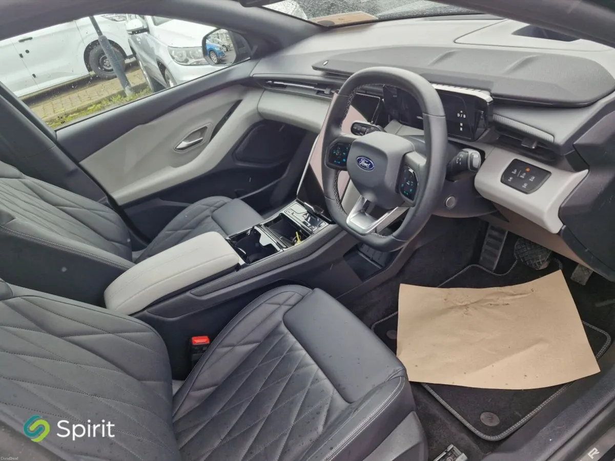 Ford Explorer Premium 77kWh Extended Range RWD - Image 4