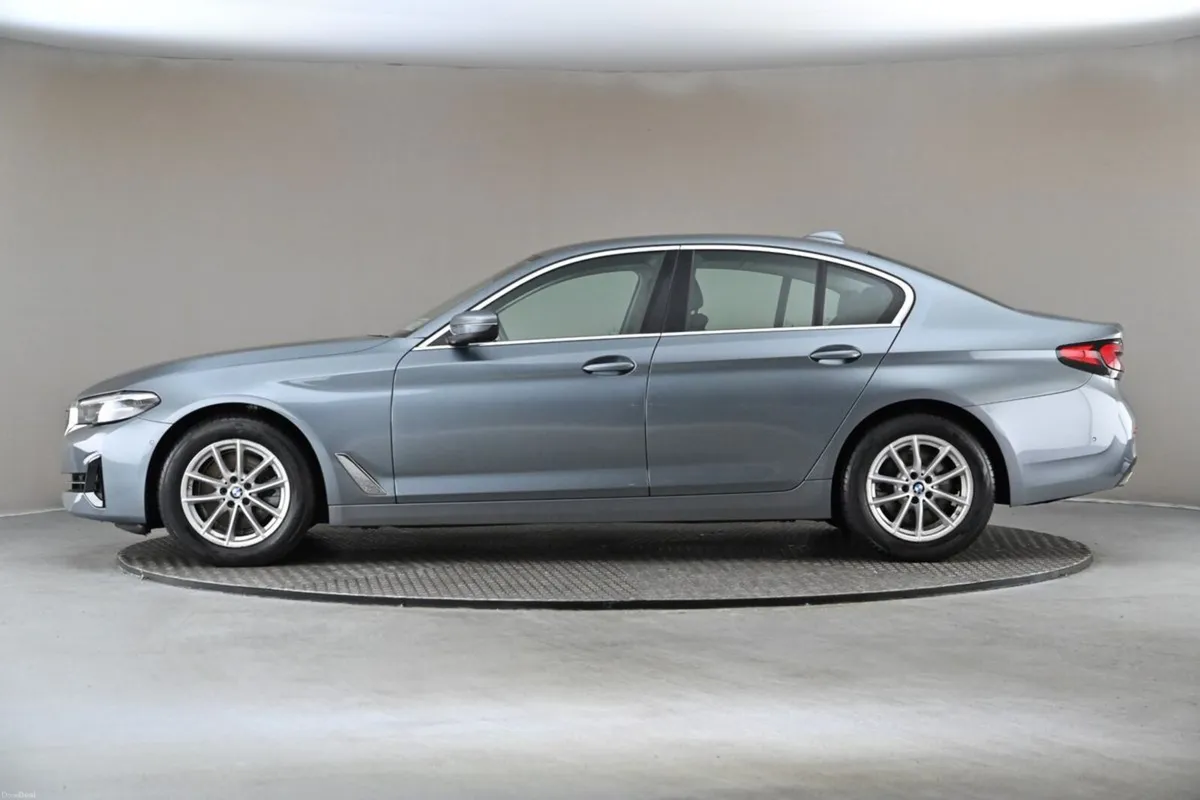 BMW 5-Series 520D SE 5SSA - Image 5