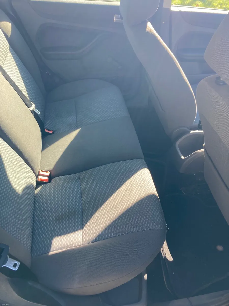 Ford Focus 2009 - Image 2