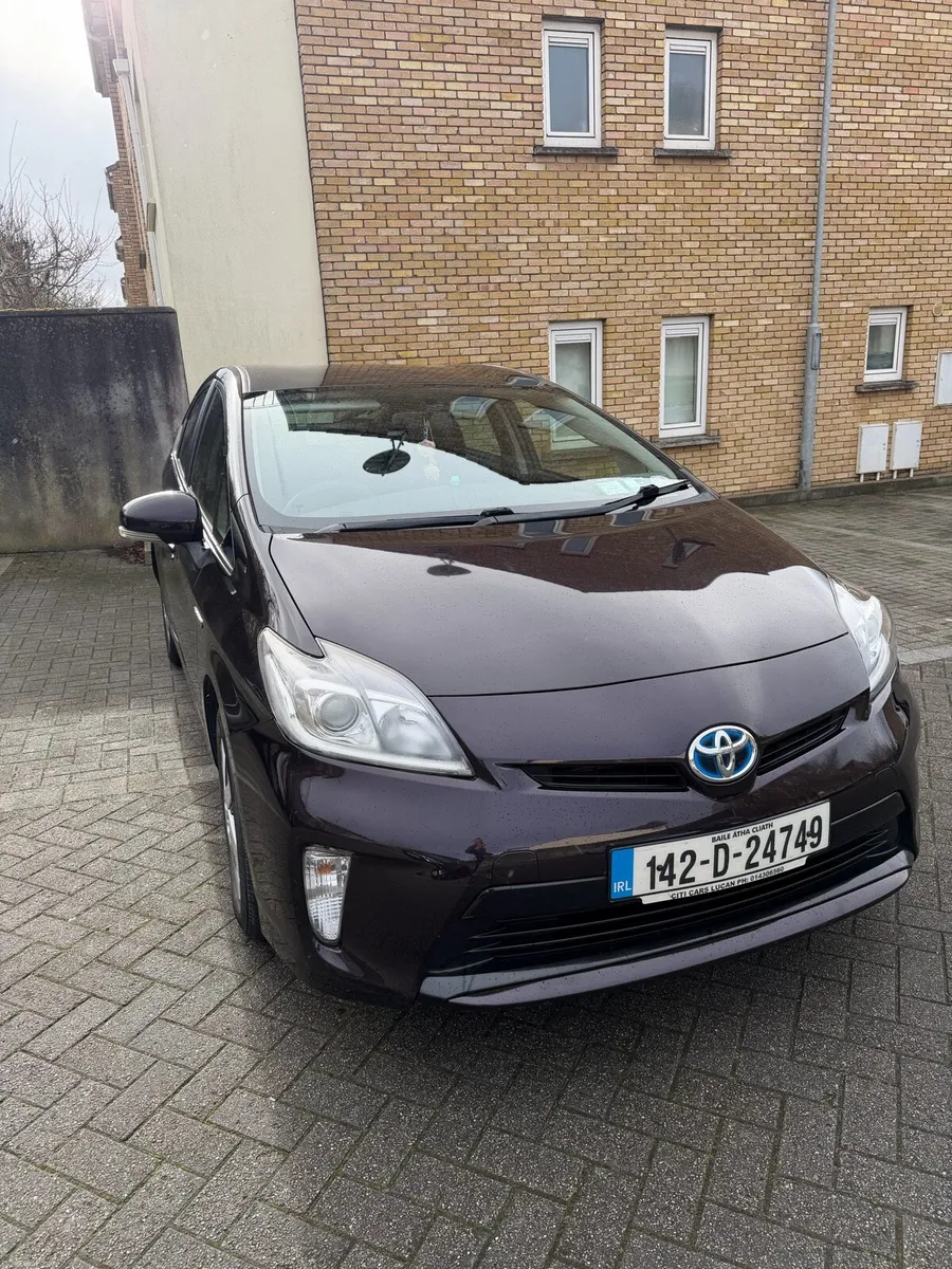 2014 (142) Toyota Prius - Image 1