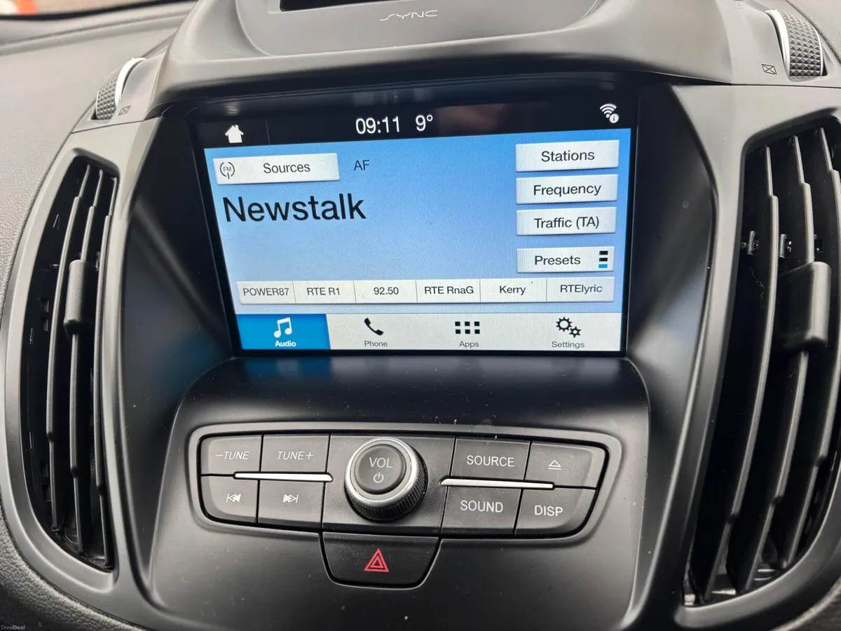 Ford Kuga 2017   TITANIUM   1.5  DIESEL LOW  KMS - Image 4