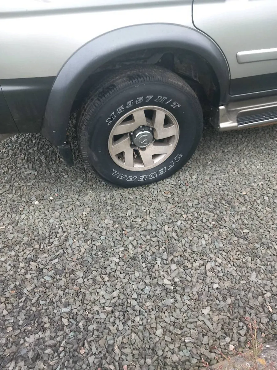 Mitsubishi pajero sport jeep - Image 2