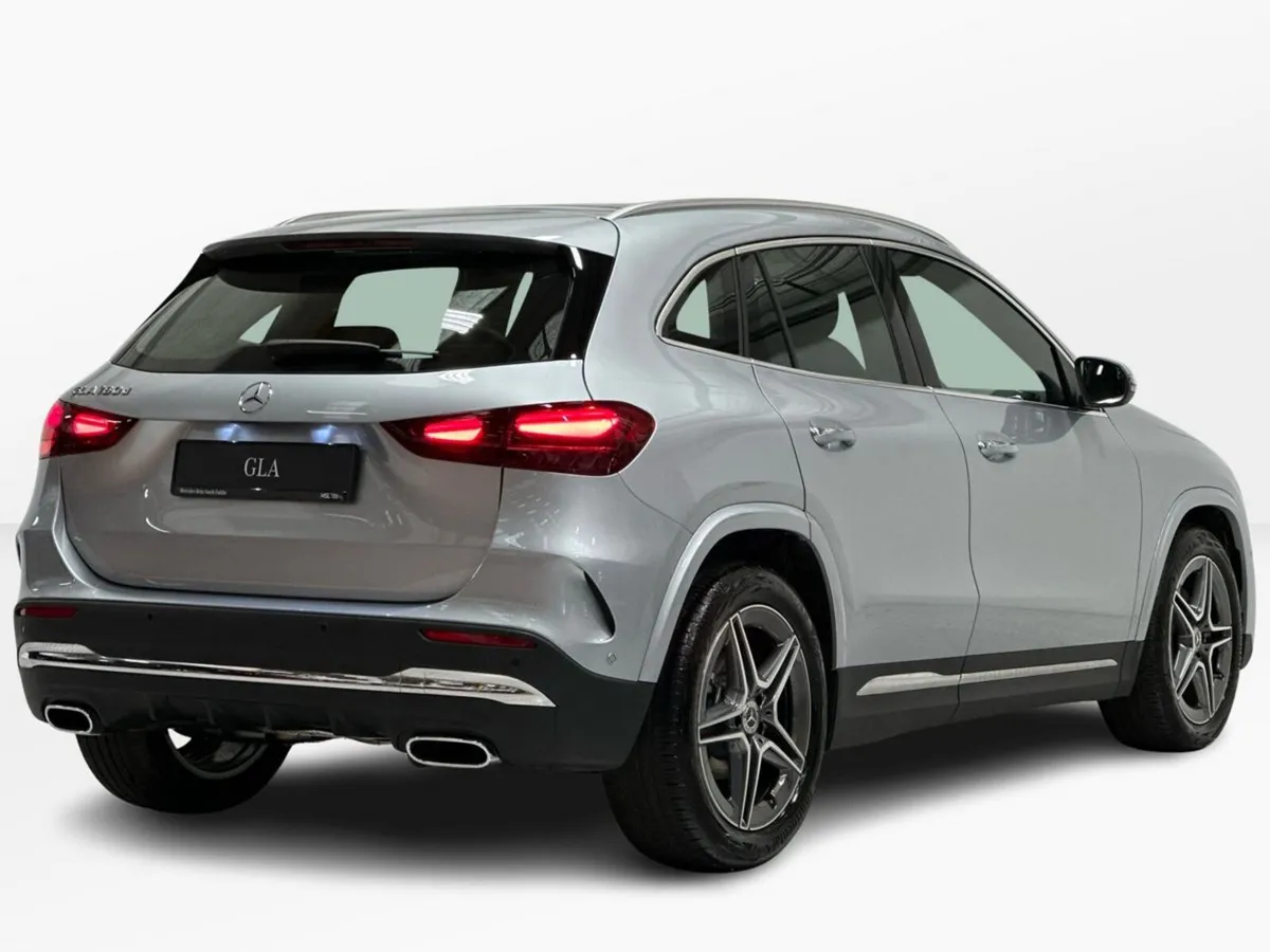 Mercedes-Benz GLA GLA180 D Premium AMG Line + - Image 3