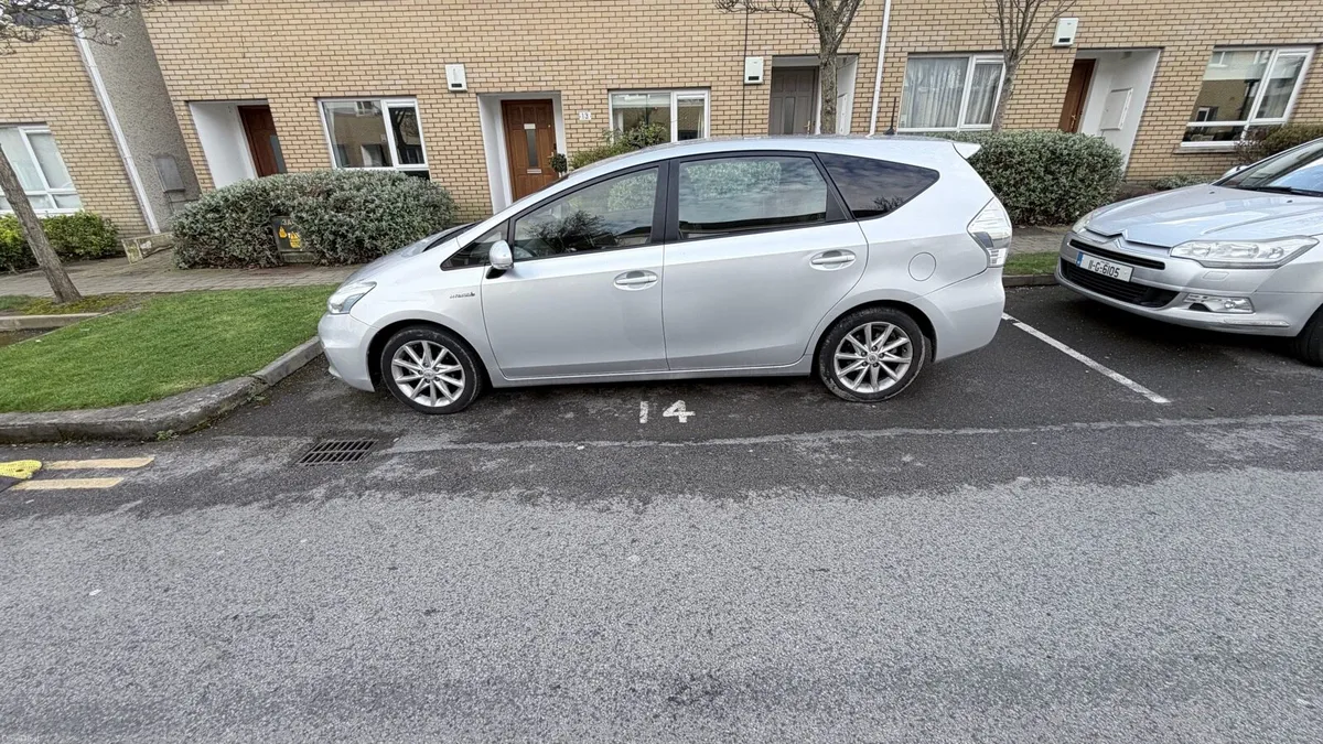Toyota prius - Image 4
