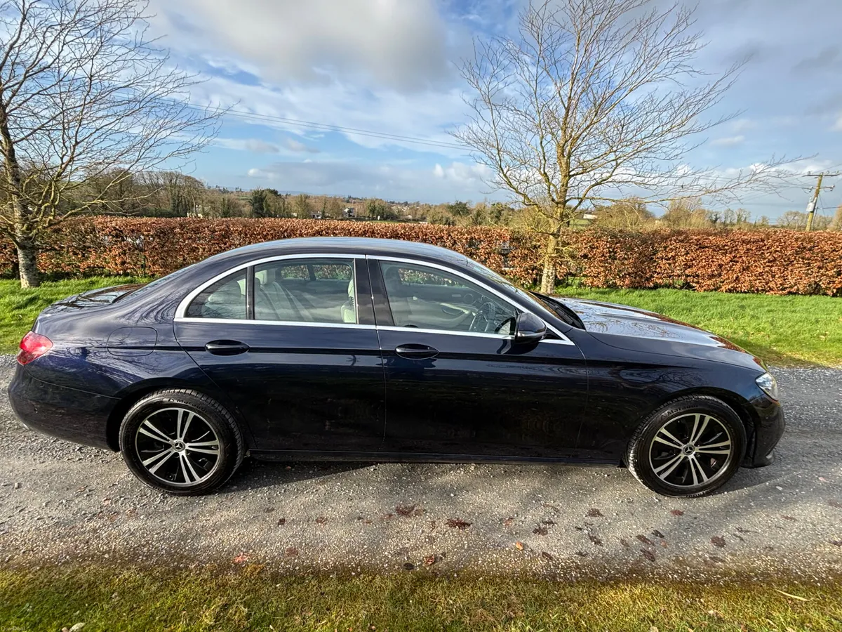 Mercedes-Benz E-Class 2022 Avantgarde - Image 4