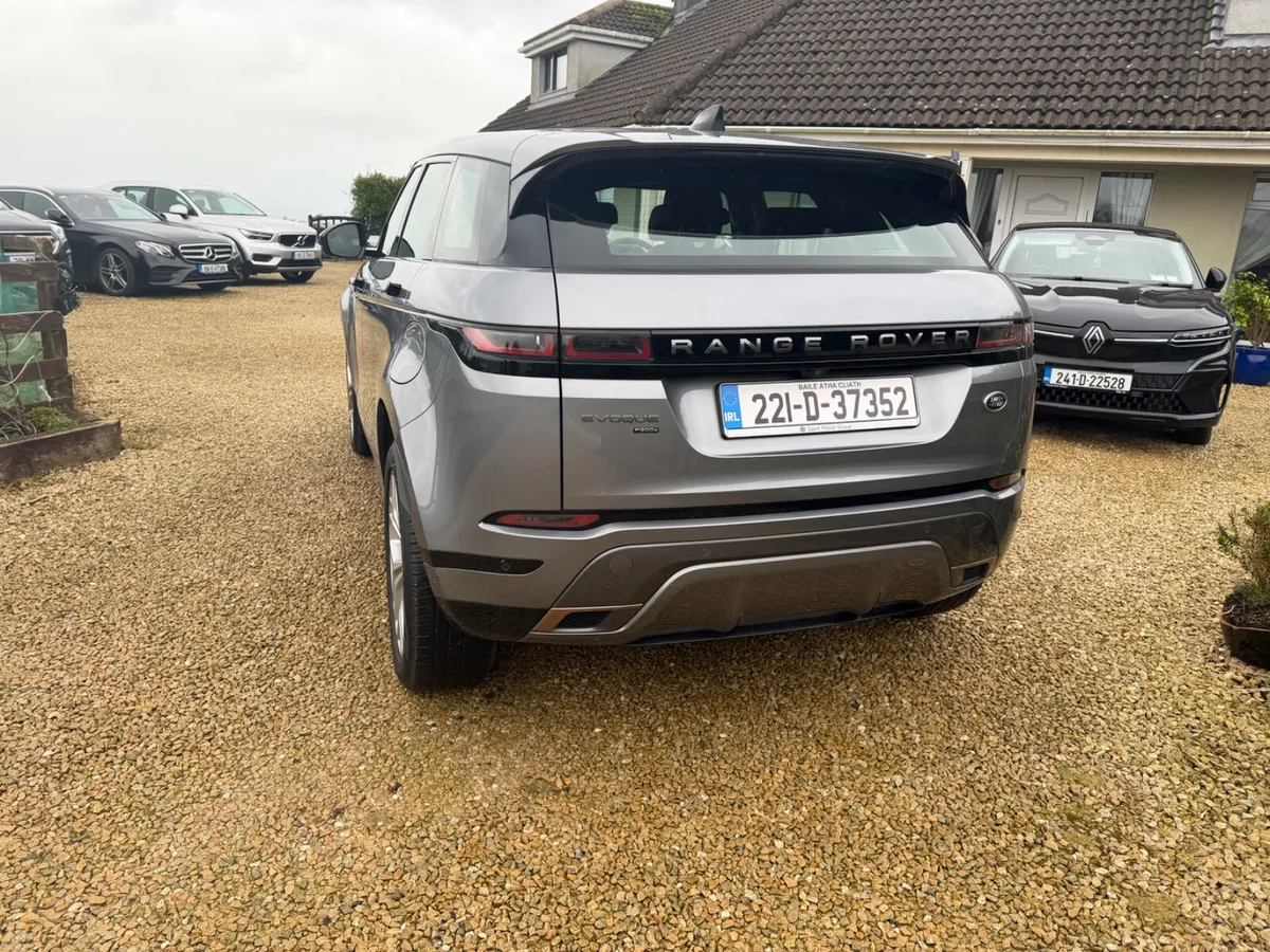 Land Rover Evogue P400 E 2022 R Dynamic Like New - Image 4