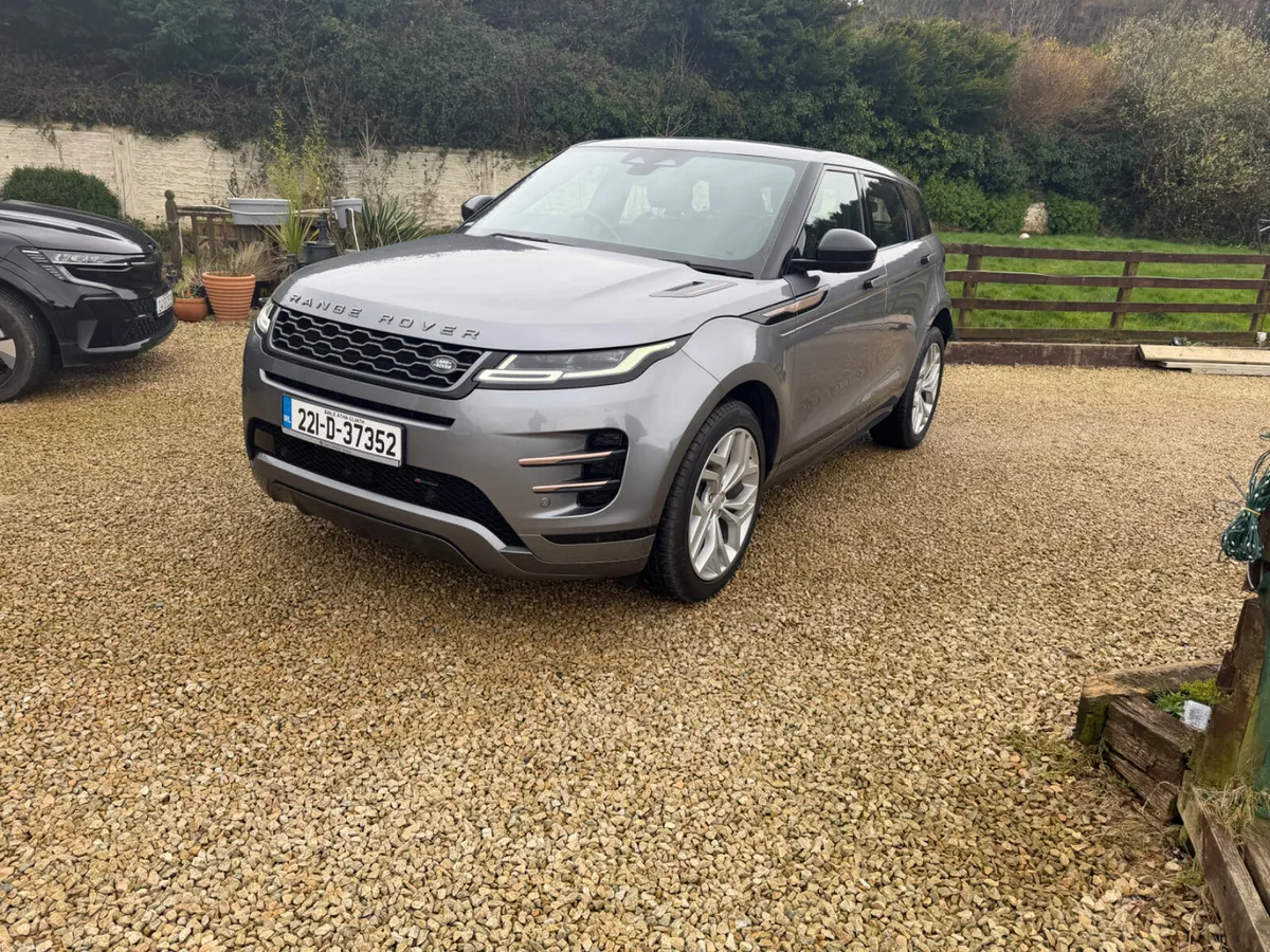Land Rover Evogue P400 E 2022 R Dynamic Like New - Image 3
