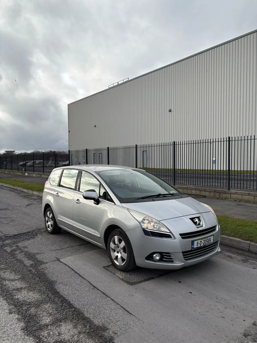 Peugout 5008 - Image 1