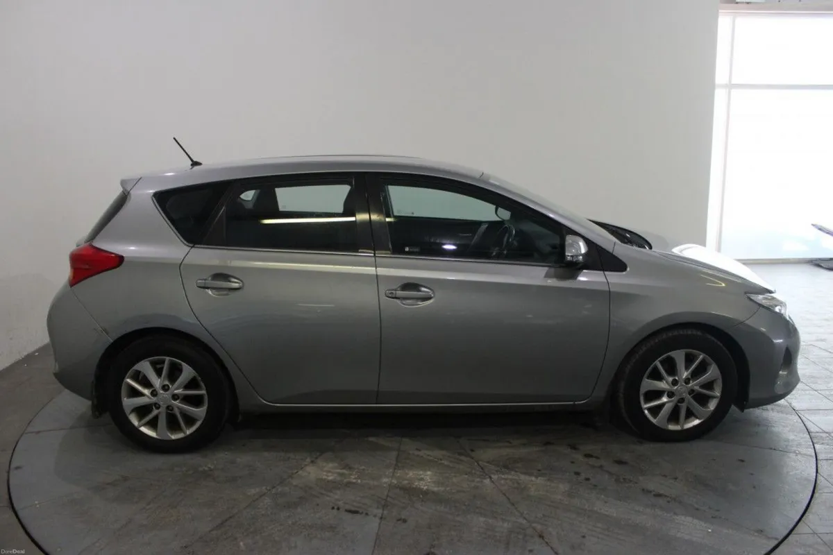 Toyota Auris 1.4 D-4D DPF LUNA - TENDER 2 - MILEAG - Image 4