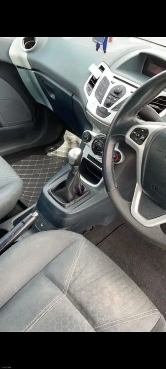 Ford Fiesta 2010 - Image 3