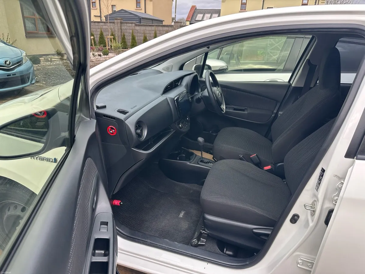 Toyota Vitz 2019 Hybrid With Warranty - Image 3