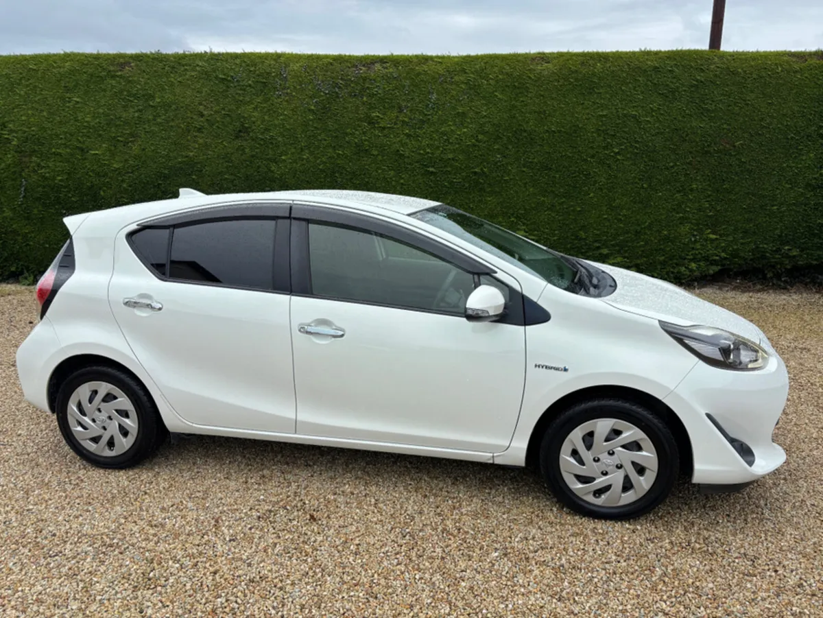 Toyota Aqua NHP10 181d62243 - Image 3