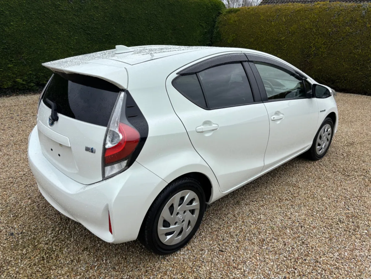 Toyota Aqua NHP10 172D35348 - Image 3