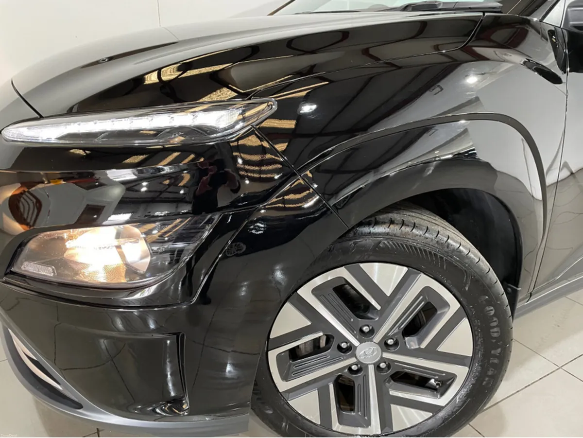 Hyundai KONA PREMIUM 64 KWH  BATTERY HEALTH 93.4% - Image 4
