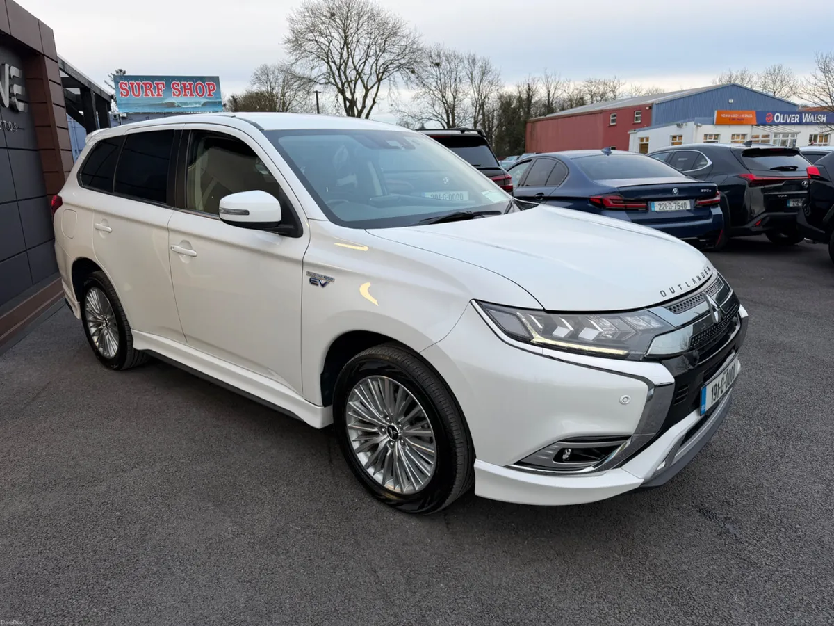 4X4 Plug-in Hybrid - High Spec - Like New - Image 4