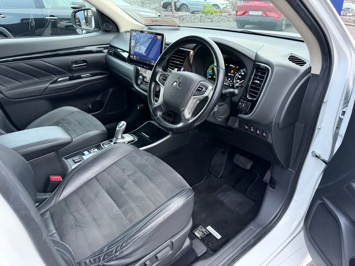 4X4 Plug-in Hybrid - High Spec - Like New - Image 2