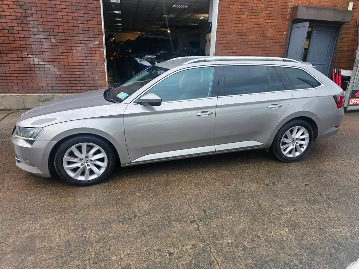 2017 Skoda Superb 2.0TD1 DSG AUTO - Image 4