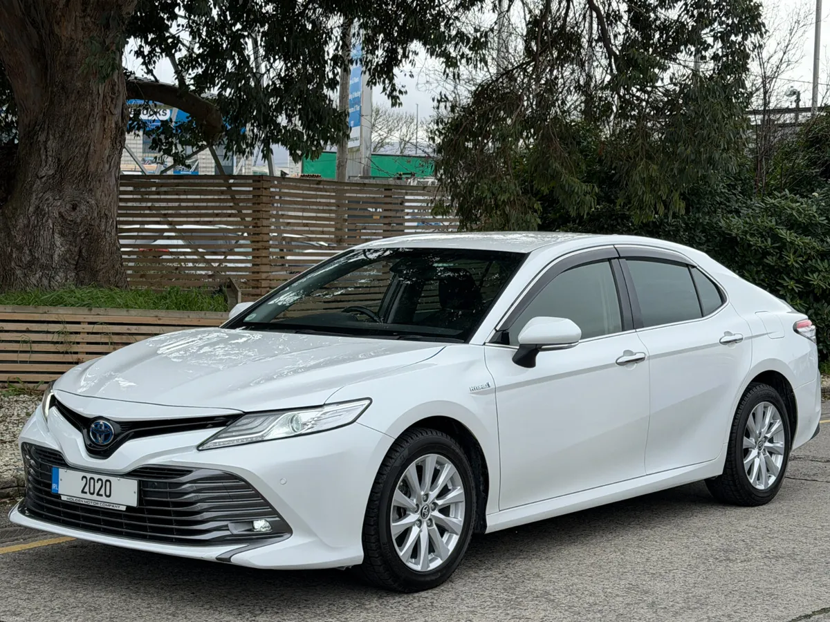 2020 Toyota Camry..Rear camera with park assit. - Image 2