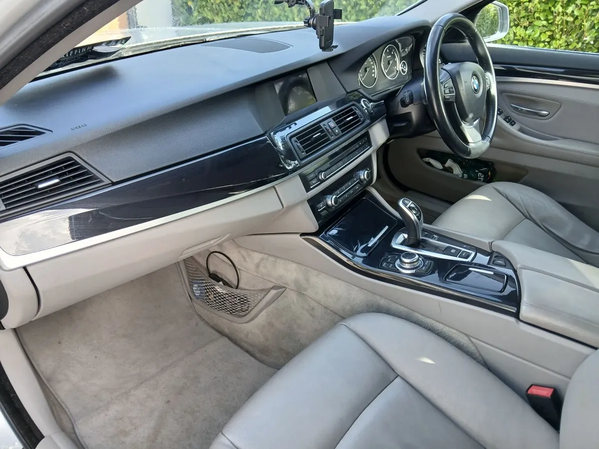 BMW 5-Series 2013 - Image 2