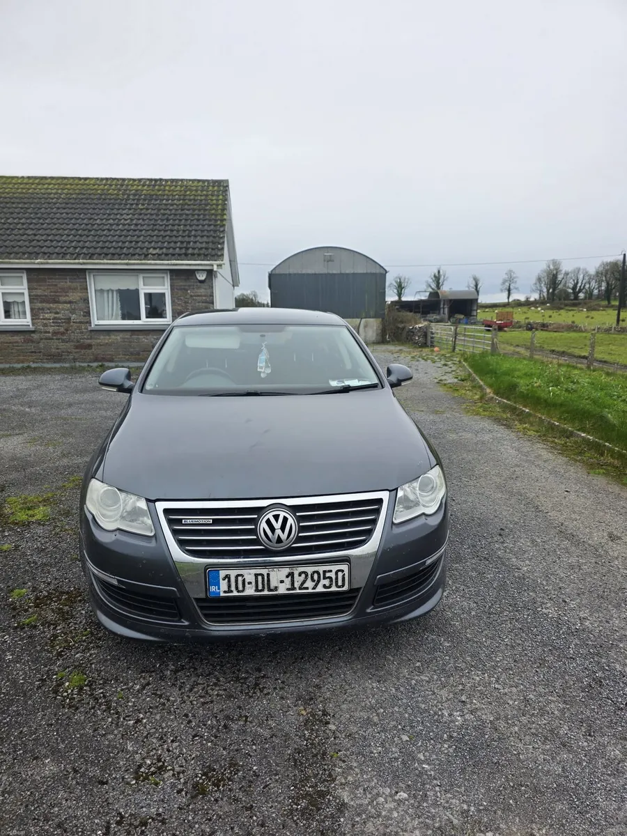 Volkswagen Passat - Image 1