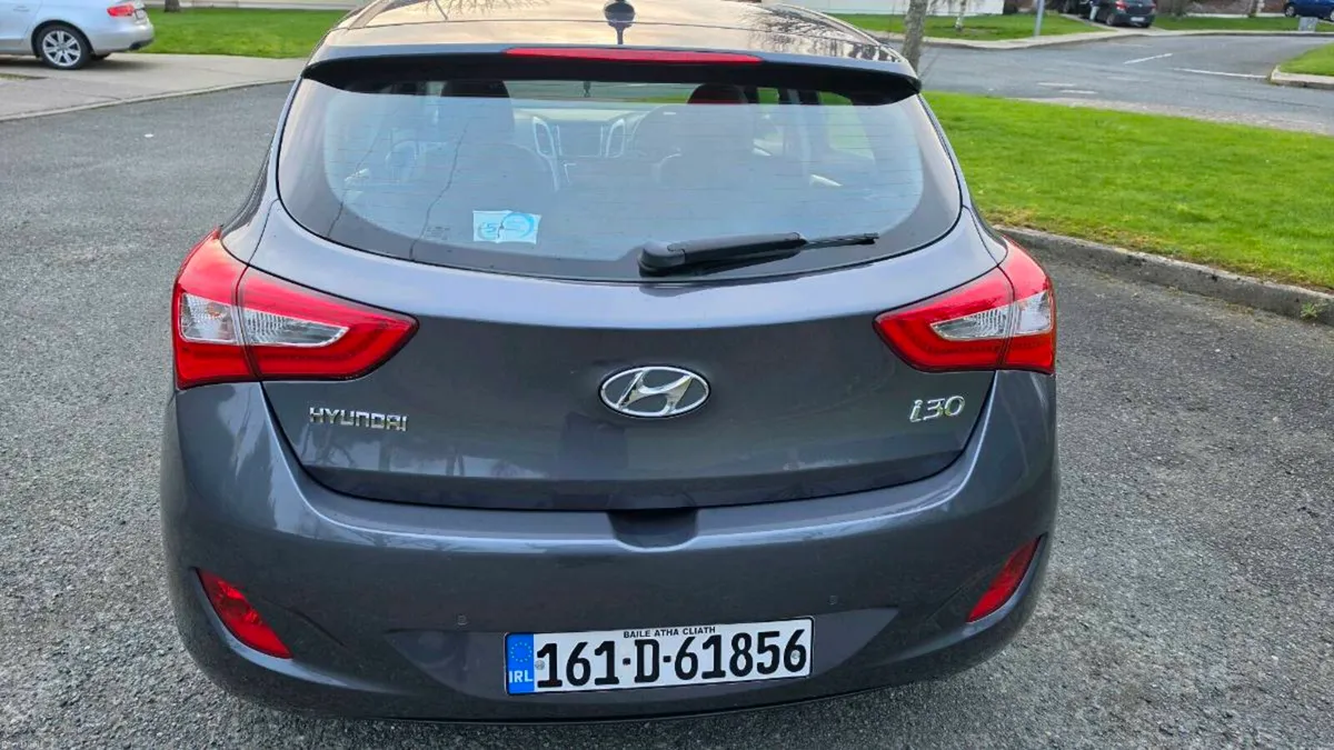 Exclusive Hyundai i30 Deluxe Automatic - Image 4