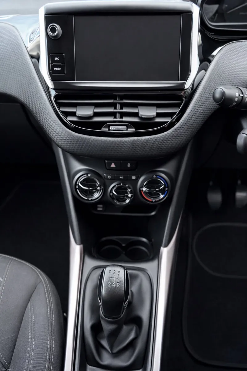 Peugeot 2008 - Image 4