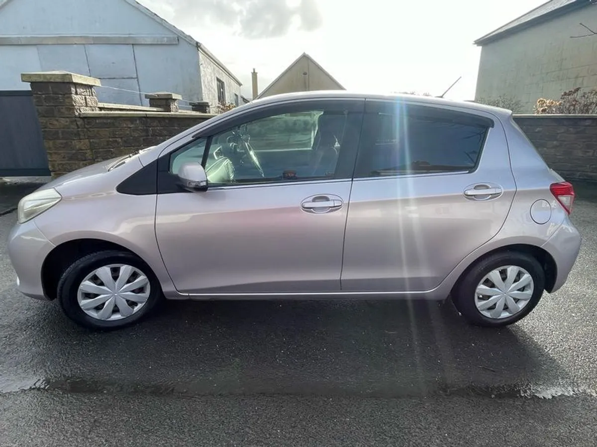 2012 Toyota Vitz - Image 4