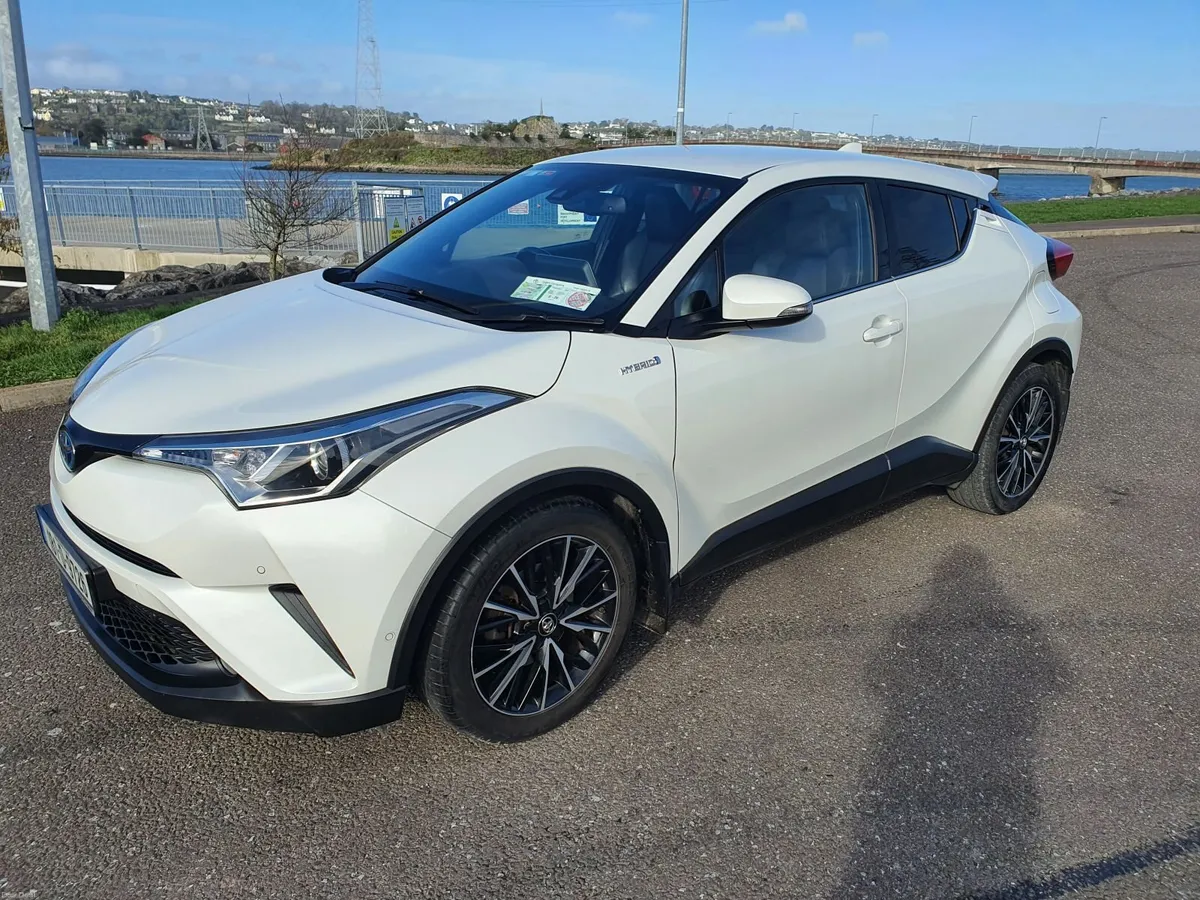 Toyota C-HR 2018 SOL AUTO HYBRID HIGH SPECS - Image 3