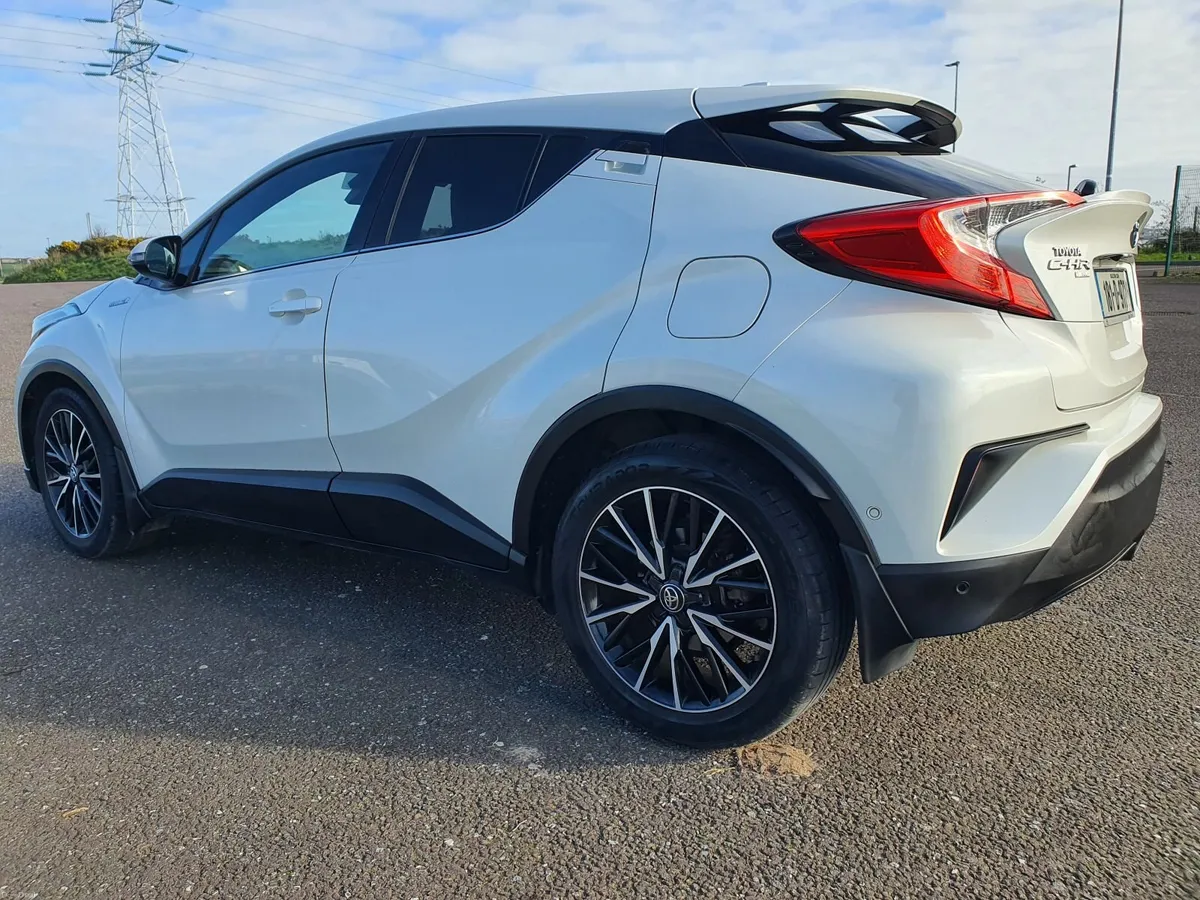 Toyota C-HR 2018 SOL AUTO HYBRID HIGH SPECS - Image 4