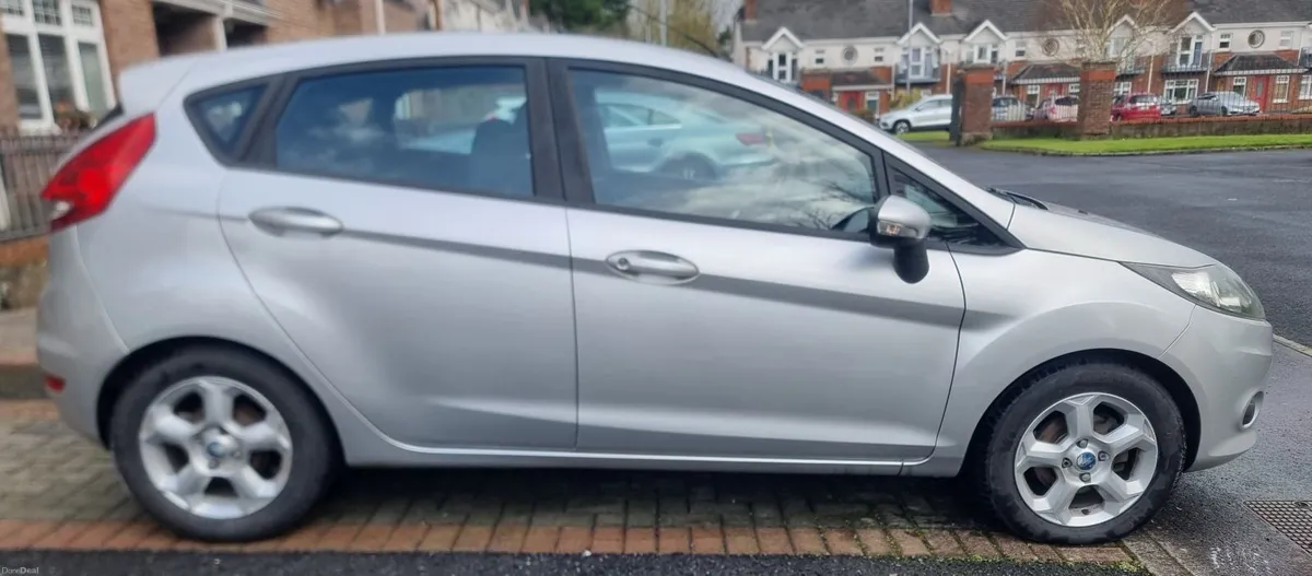 Ford Fiesta 2010 - Image 3