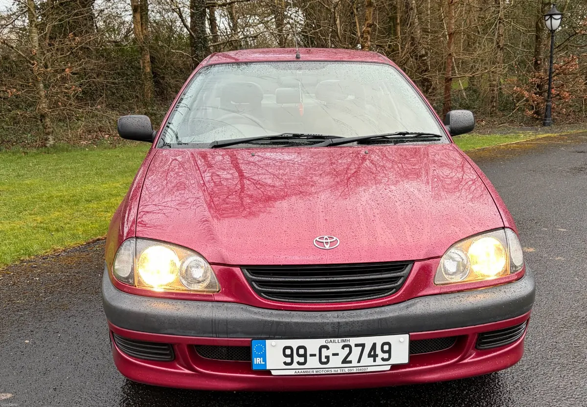 Toyota Avensis 1999 - Image 2