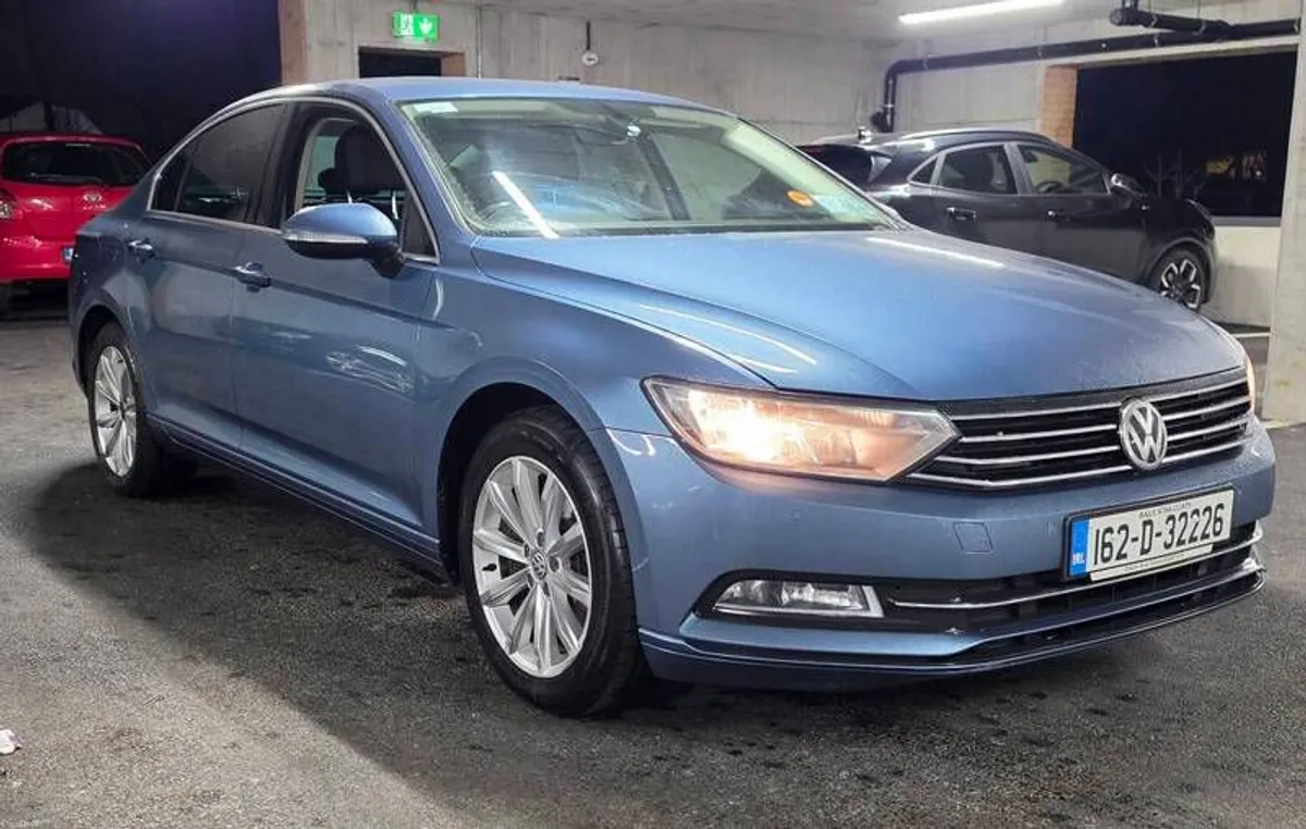 2016 Volkswagen Passat - Image 2