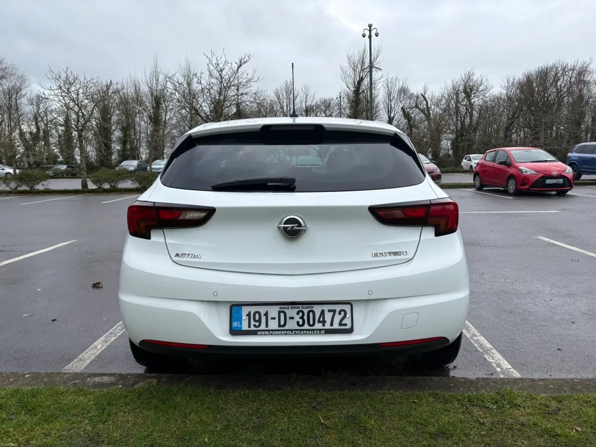 Opel Astra 120 year edition - Image 4