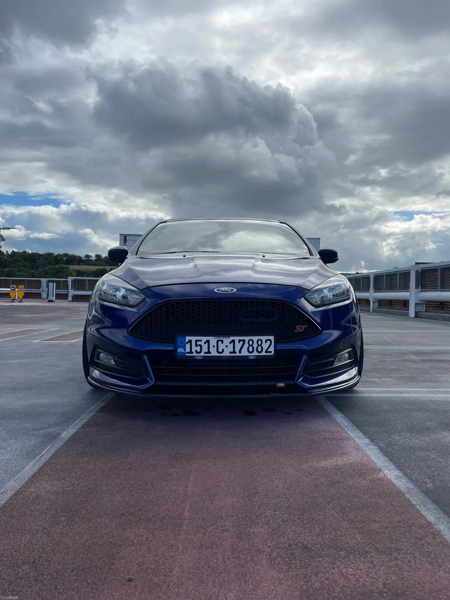 Ford Focus 2015 - Image 2