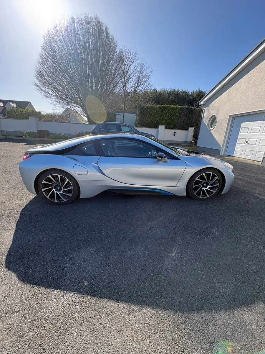 BMW I8 - Image 4