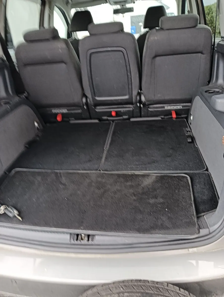 Volkswagen Touran 2011 - Image 3