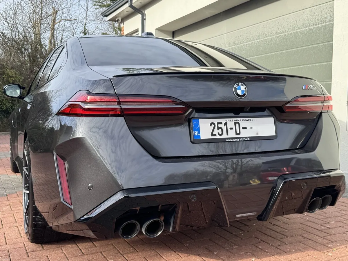 BMW M5 Driver Assist Pro. + Towbar + Alcantara - Image 4