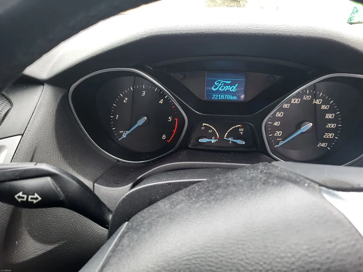 Ford Focus 2011 - Image 2