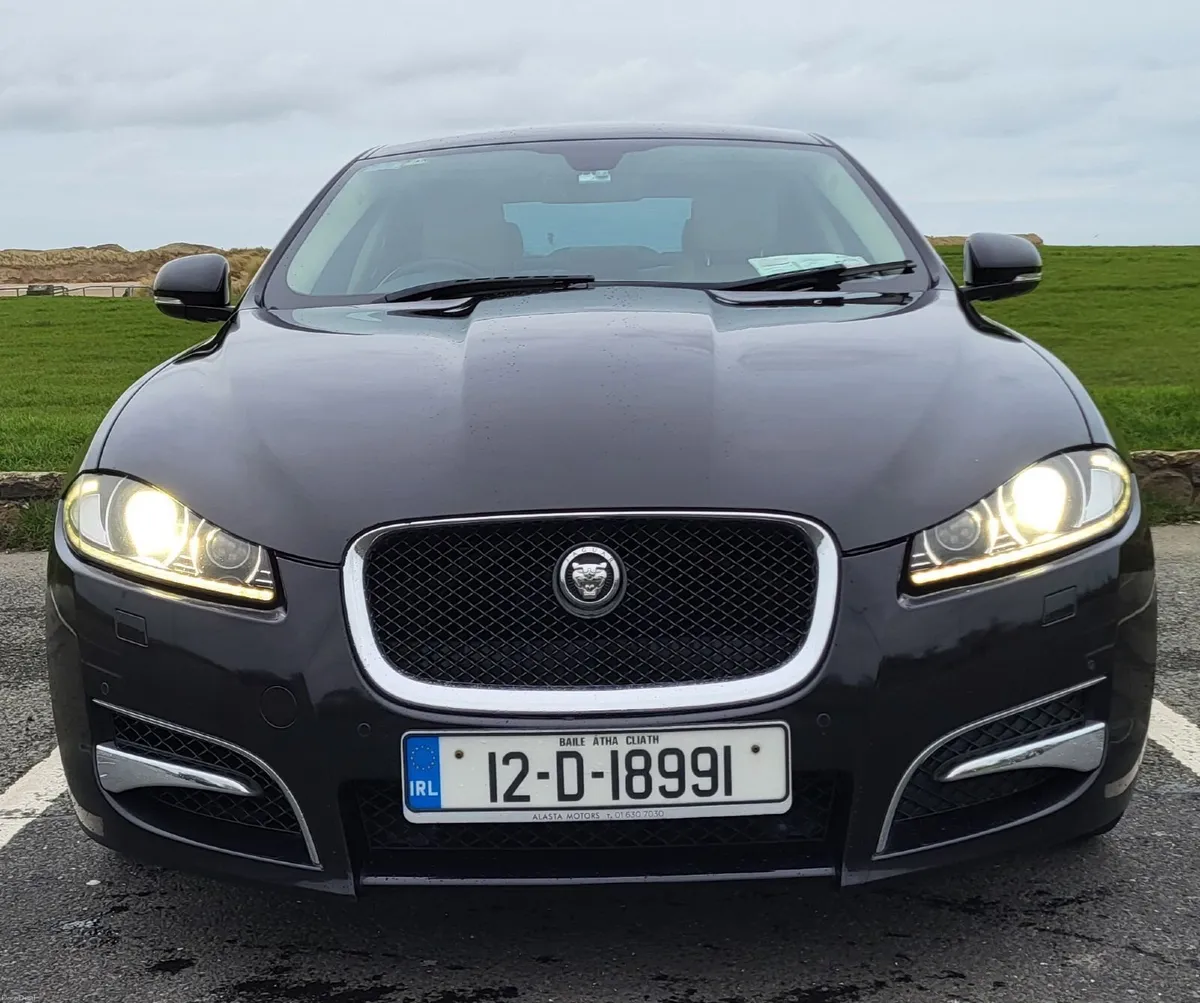 JAGUAR XF S V6 PORTFOLIO 2012 - Image 4