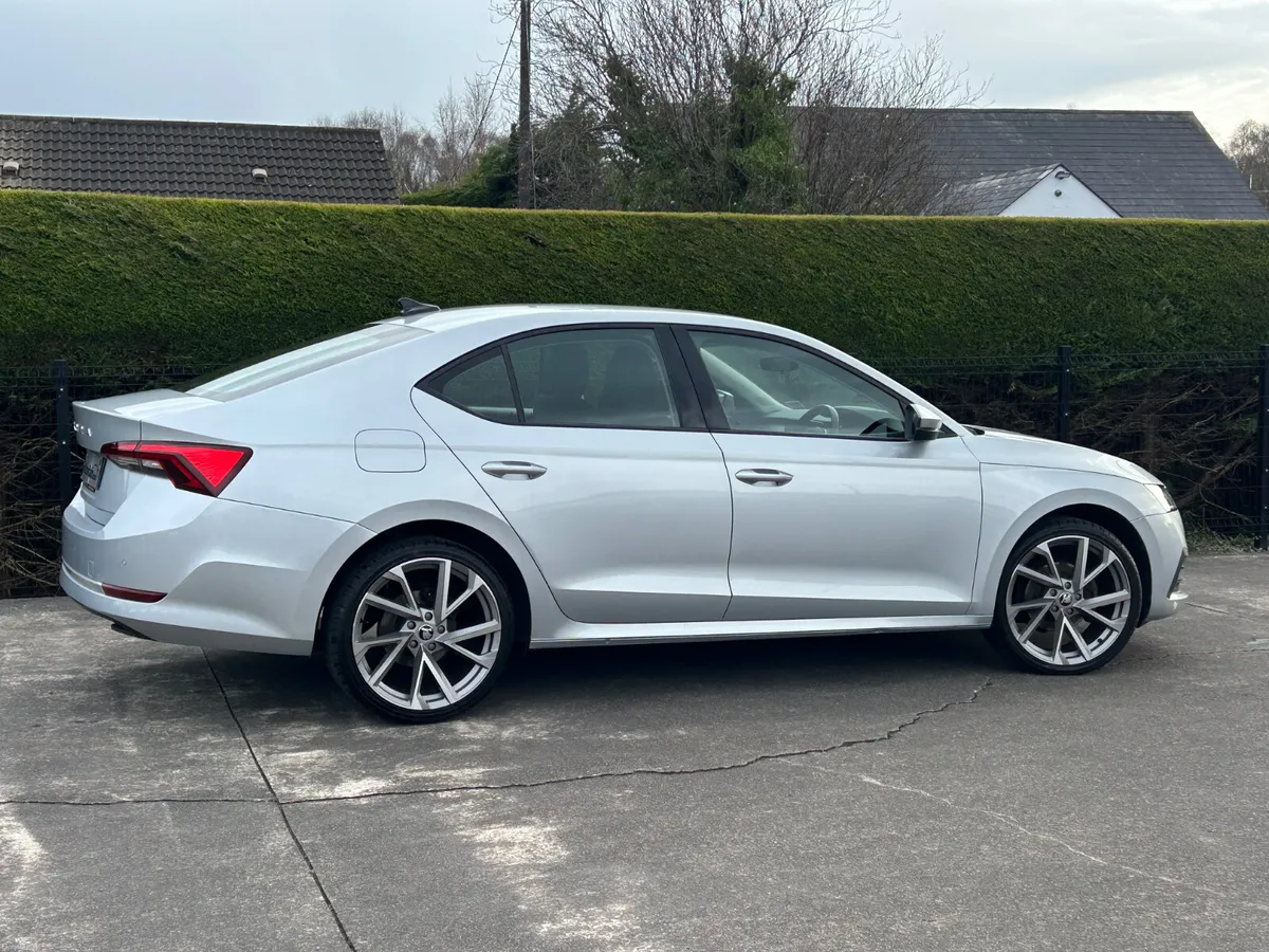 2022 Skoda Octavia 1.5 tsi SEL - Image 4