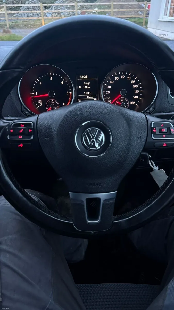 Volkswagen Golf 2010 - Image 2