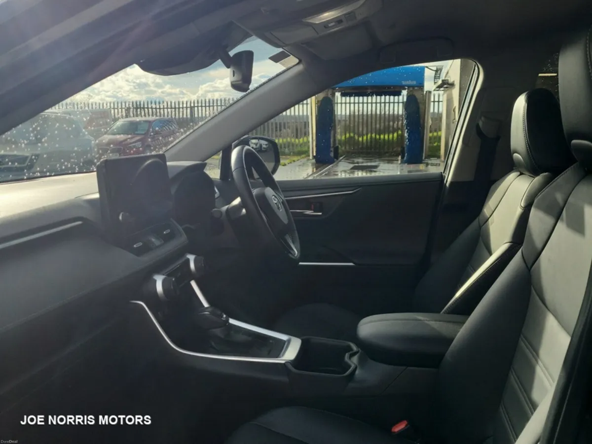 Toyota RAV4 RAV4 HYBRID SOL 4DR AUTO - Image 2