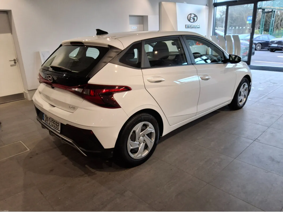 Hyundai i20 PETROL 5DR - Image 2