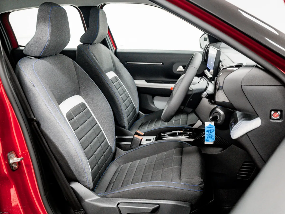 Citroen C3 ë-Plus 44kWh 115HP - Bi-Tone - Image 3