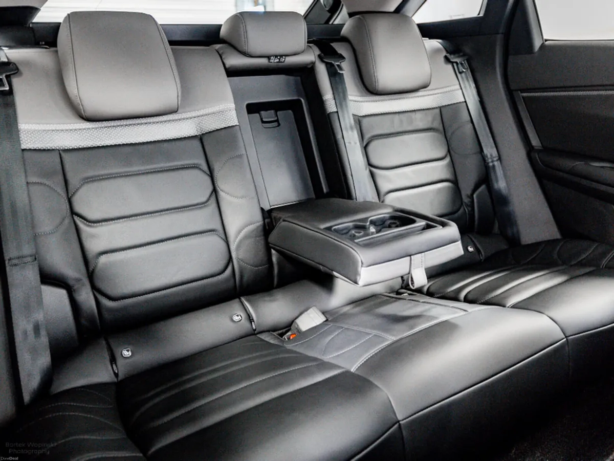 Citroen C5 X PLUS 1.2 Petrol Hybrid Auto 145HP - Image 4