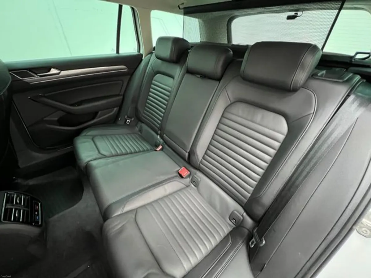 Volkswagen Passat Alltrack TDI 4Motion Advance Aut - Image 4