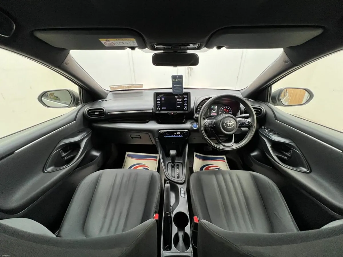 Toyota Yaris 1.5 HYBRID X Automatic, Reversing cam - Image 2