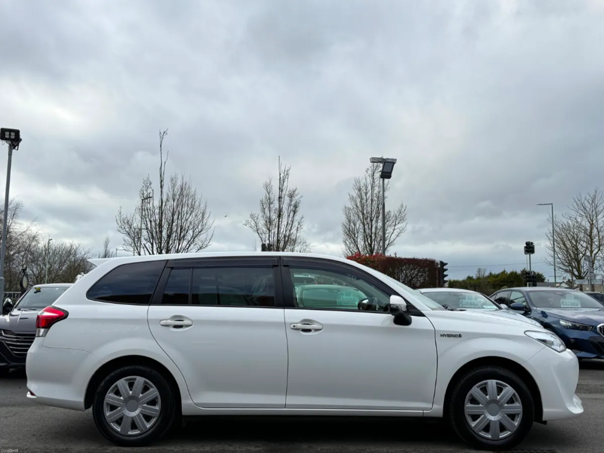 Toyota Corolla FIELDER 1.5 HYBRID AUTO - Image 4