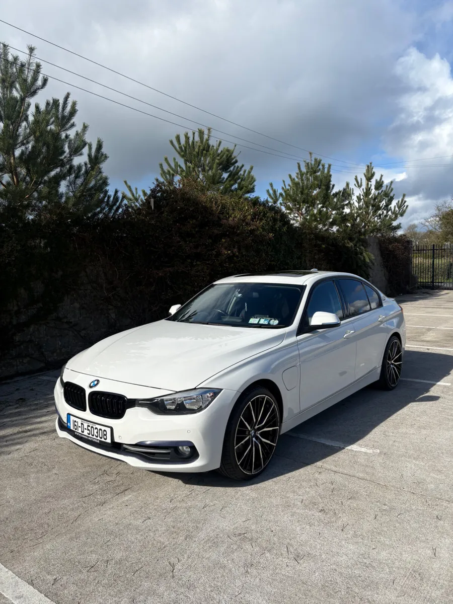BMW 3-Series 330e - Image 1